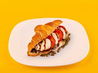 Croissant s parmskou šunkou