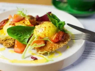 Віденський сніданок з курячим шніцелем