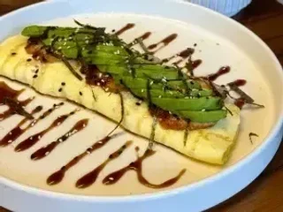 Омлет з вугрем та авокадо