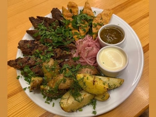 ТАРІЛКА ЛЮЛЯ-КЕБАБІВ З МАНГАЛУ