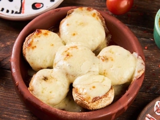 ШАМПІНЬЙОНИ ЗАПЕЧЕНІ В КЕЦІ