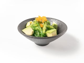 WAKAME AVOKÁDO SALÁT