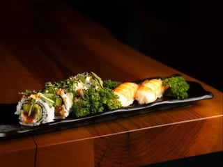 Menu 5 -  Akita Roll 4x | Ebi Nigiri 2x