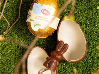 Шоколадне яйце-сюрприз