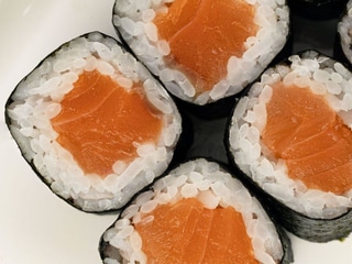 Макі з лососем