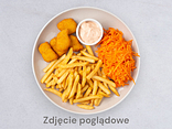 Nuggetsy z frytkami i surówką