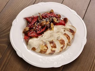 Курячий стейк з овочами гриль