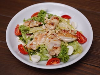 Салат з куркою гриль та Бейбі Моцарелою