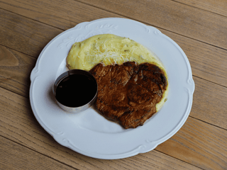 Стейк зі свинини та картопляним пюре