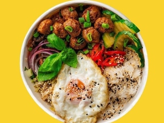 Pad Kra Pao z sojczakiem