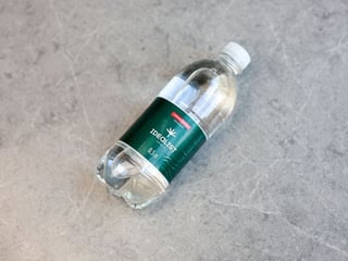 Вода Idealist сильногазована 