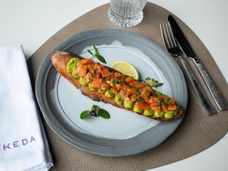 Брускета зі слабосоленим Лососем та яйцем Пашот