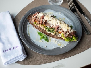 Брускета з Ростбіфом та запеченим Перцем