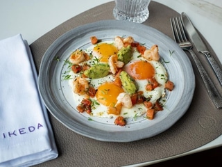 Оката Яєшня з Тигровою креветкою та Гуакамоле