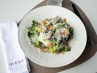 Зелений мікс салат з В‘яленими томатами та Пармезаном