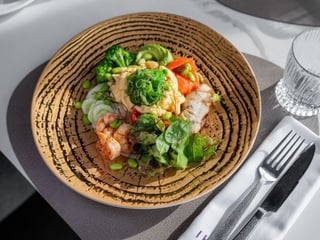 Сніданок Kuma в Азійському стилі