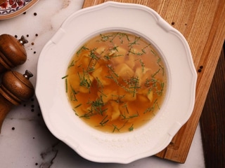 Тортелоні з індичкою у курячому бульоні