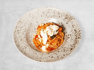Spaghetti con Pomodoro fresco e mozzarella di stracciatella