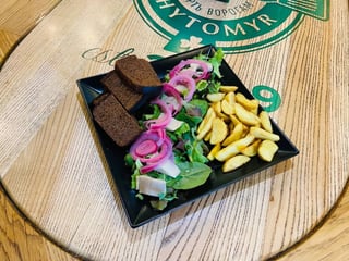 Оселедець з грінками