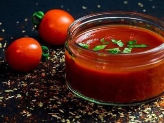 Rajčatovo-bylinková omáčka