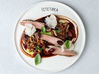 Філе качки з лисичками та соусом хойсін