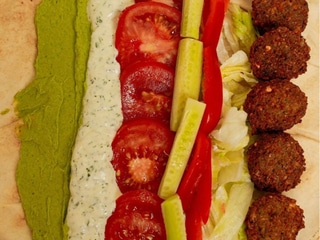 Falafel Fresh зі свіжими овочами (400 г / 677 ккал)