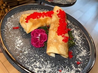 МЛИНЦІ З ЛОСОСЕМ ТА ШПИНАТОМ