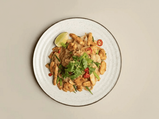 906 PAD THAI ŠIROKÉ REZANCE S KURACÍM MÄSOM