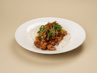 D3 RYŽA S KURACÍM MÄSOM A TERIYAKI OMÁČKOU