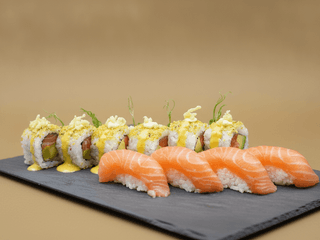 S4  ROLKA S LOSOSOM, AVOKÁDOM 6KS A LOSOSOVÉ NIGIRI  4 KS 