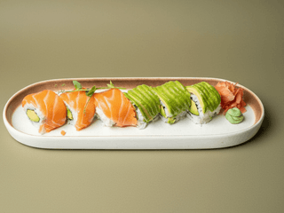 S4 ROLKA S LOSOSOM, AVOKÁDOM 6KS A LOSOSOVÉ NIGIRI 4 KS