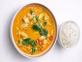 D11 KURACIE MASO NA ŽLTOM KARI S KOKOS MLIEKOM, RYŽA