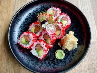 Uramaki Tobikko Saké