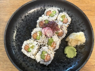 Uramaki Saké Asupara💚