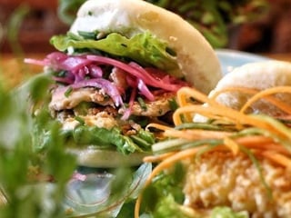 2 szt Bao z Kurczakiem w panko