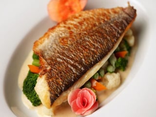 Дорадо з бланшованими овочами