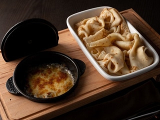 Жульєн із лісових грибів та курячої грудки 