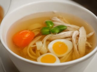 Курячий бульйон із домашньою локшиною