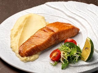 Лосось у медово – соєвому соусі з картопляним пюре