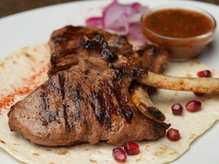 Каре телятини з пряним маслом