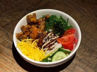 Боул з куркою у кисло-солодкому соусі