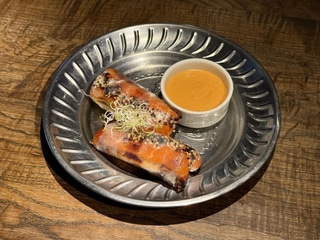 Спрінг рол з лососем