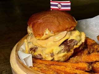 Curry Burger(10 грн на благодійність)