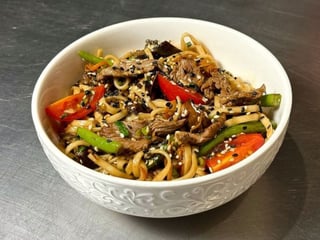 Удон з телятиною (10 грн на благодійність)