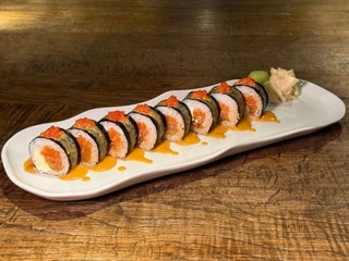 Рол з лососем та кімчі