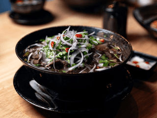 22. Phở bò tái lăn