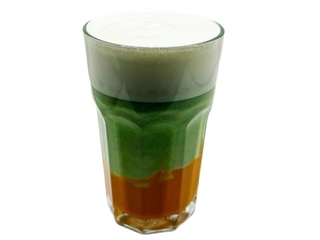 Latte Matcha Karmelowa
