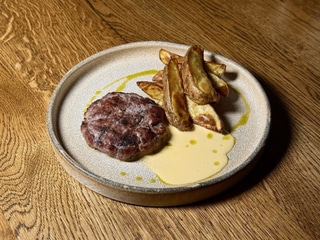 Біфштекс з картопляними дольками (300 г)