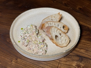 Закуска з тунцем та тостами (170 г)