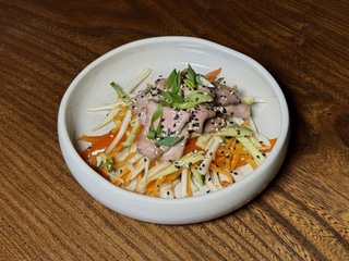 Салат з ростбіфом в азіатському стилі (200 г)